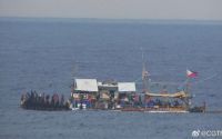 中方海警严格管制！菲船只在黄岩岛海域聚集