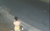 中国女游客在泰国一酒店门口被抢 网友：人没事已经是万幸了！
