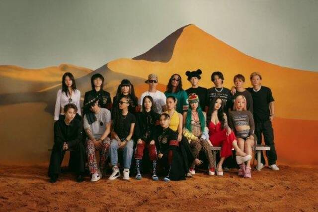 在沙漠的天空下，88rising再次聚集了亚洲艺术家，呈现了一场令人兴奋的表演。（摄影：LindseyBlane）